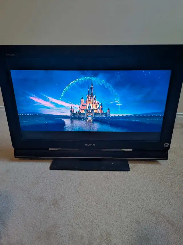 32" Sony Bravia LCD TV 720p in TVs in Ottawa - Image 2