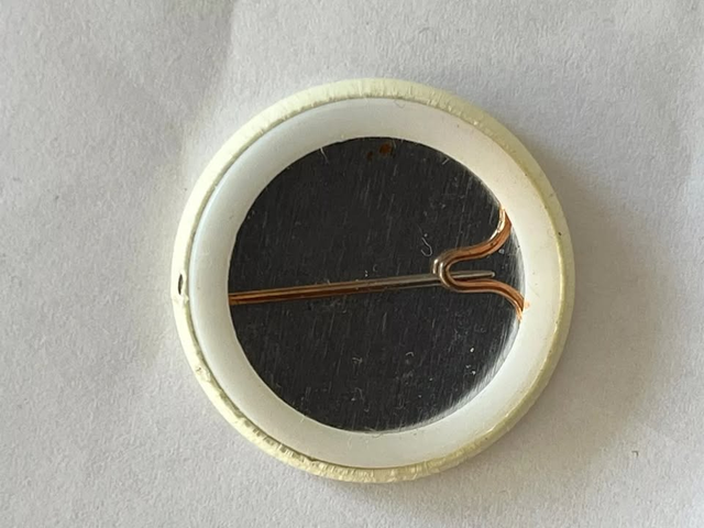 VTG 70s Hard Rock Cafe Large Lapel Coat Hat Pin in Arts & Collectibles in City of Toronto - Image 3