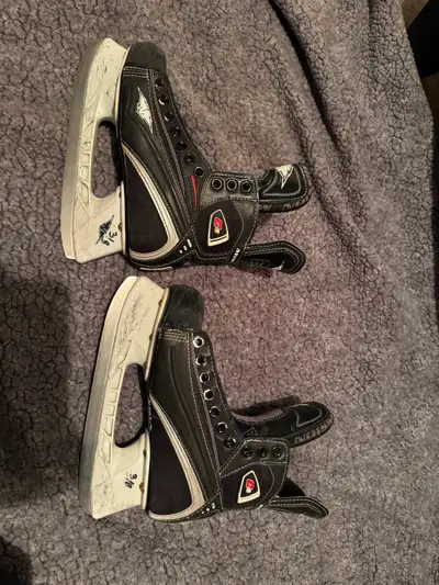 Youth skates, View more