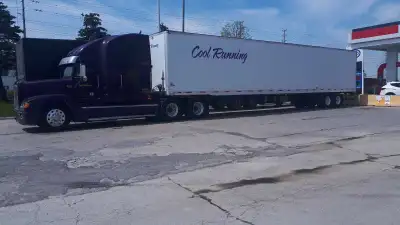 1993 Freightliner FLD 120 one owner 425 cat mechanical all rebuilt in engine and all new parts under...