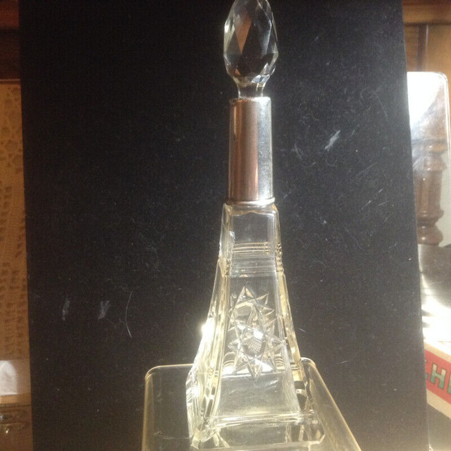 ANTIQUE CUT CRYSTAL PERFUME BOTTLE in Arts & Collectibles in Vancouver - Image 3
