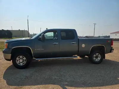 Solid work truck, always been reliable never had any issue. Fully loaded with leather Has rust on bo...