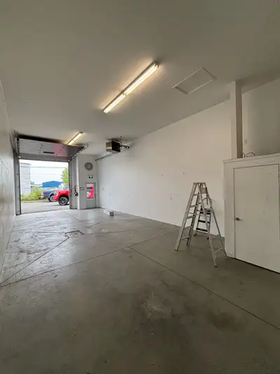 14280 rue Rolland-Desjardins, Mirabel 1 795 $ / mois - près de 900pc Local commercial idéal pour pro...