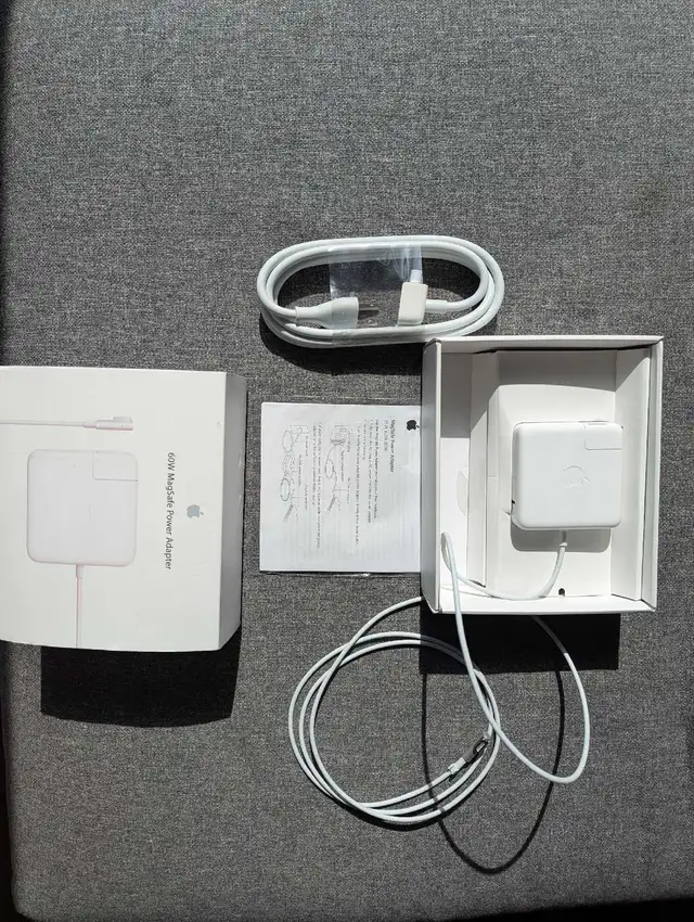 Apple 60W MagSafe Power Adapter in Laptop Accessories in City of Toronto - Image 4