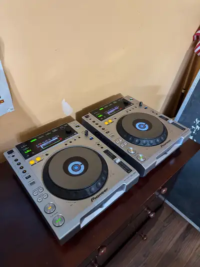 Pioneer DJ CDJ-850, View more