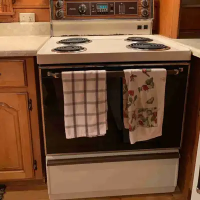 Cuisinière usagée Moffatt 30 po auto nettoyant, View more