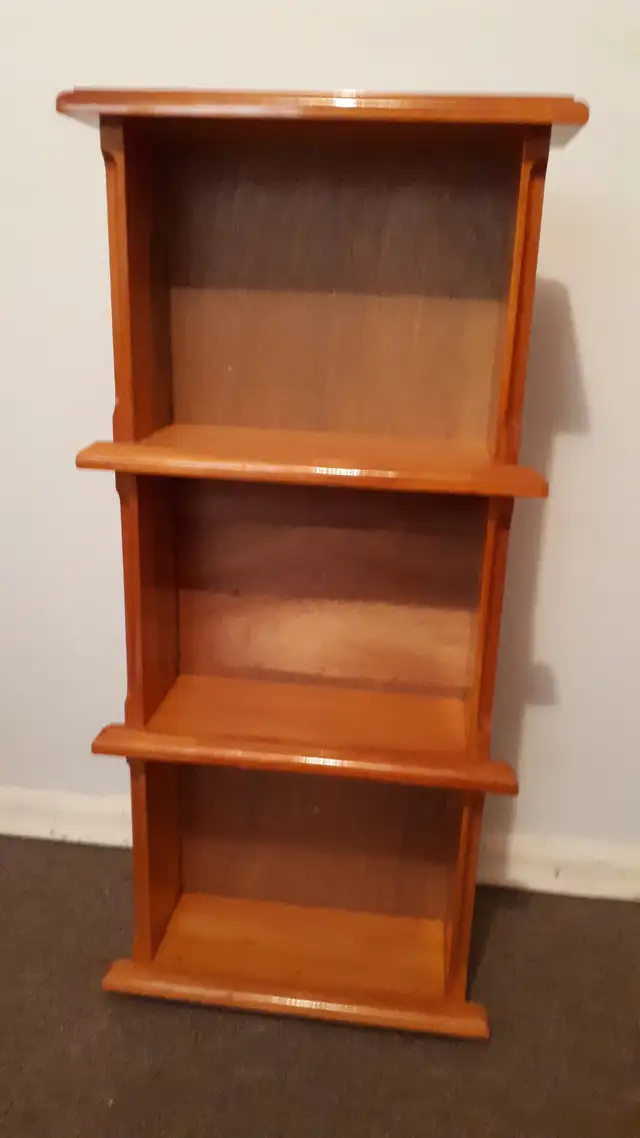 Shelves Wooden Small in Bookcases & Shelving Units in City of Toronto - Image 5