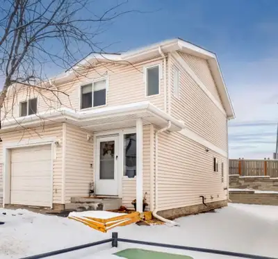 3 Bedroom Duplex with a Basement and garage for rent in Hermitage. Ideal for working professionals o...