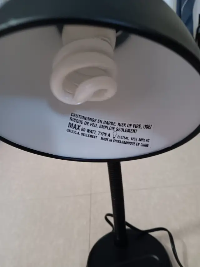 Table lamp in Indoor Lighting & Fans in City of Toronto - Image 3