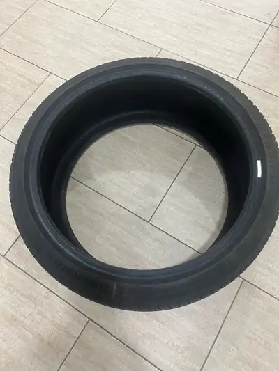 Viking contact 7 continental tire single in great condition 235-35-19