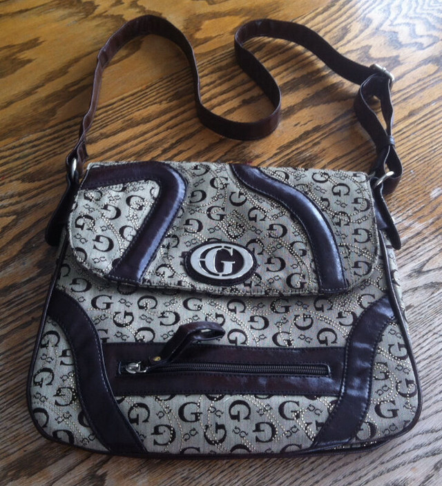 MAGNIFIQUE SACOCHE GUESS BAG in Women's - Bags & Wallets in Gatineau