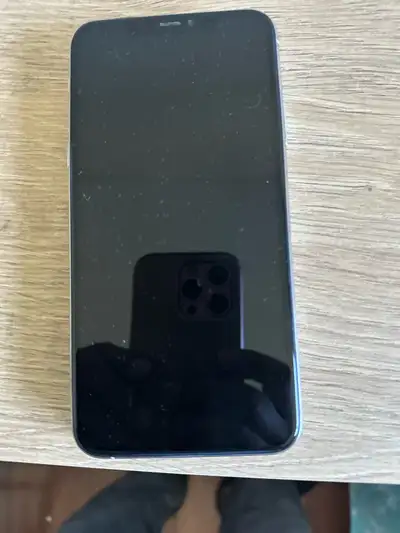 80% battery life Face ID does not work After market screen is being used Has a - case - charging cab...