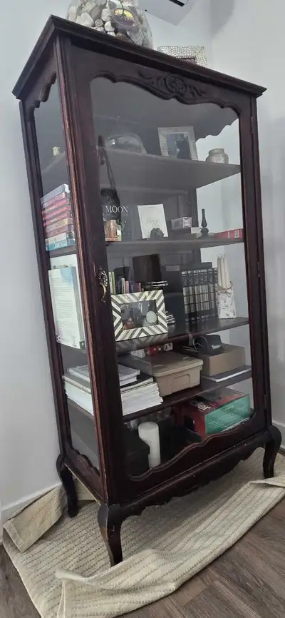 meuble ancien , porte en  vitre avec la petite clee originale., View more