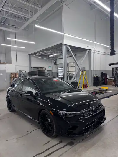 Golf R black edition intérieur suede 2025. Paiement 404 taxes in aux 2 semaines. Reste 42 mois de lo...