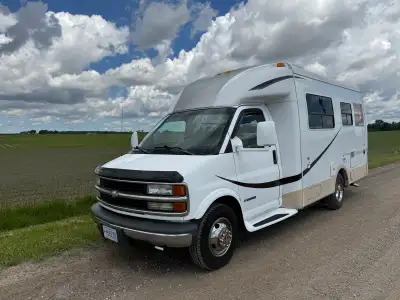 2002 Chevy Chassis B+ style. 2003 model by Trail Lite, significantly improved from a visual perspect...