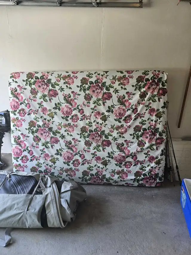 Queen Mattress with Cover in Beds & Mattresses in Mississauga / Peel Region - Image 3