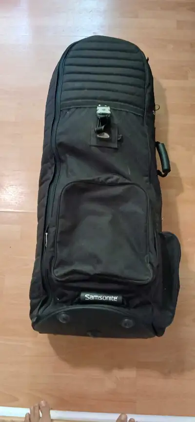 Samsonite Travel Golf Bag. Great condition. Hardly used. Pickup in barrhaven.