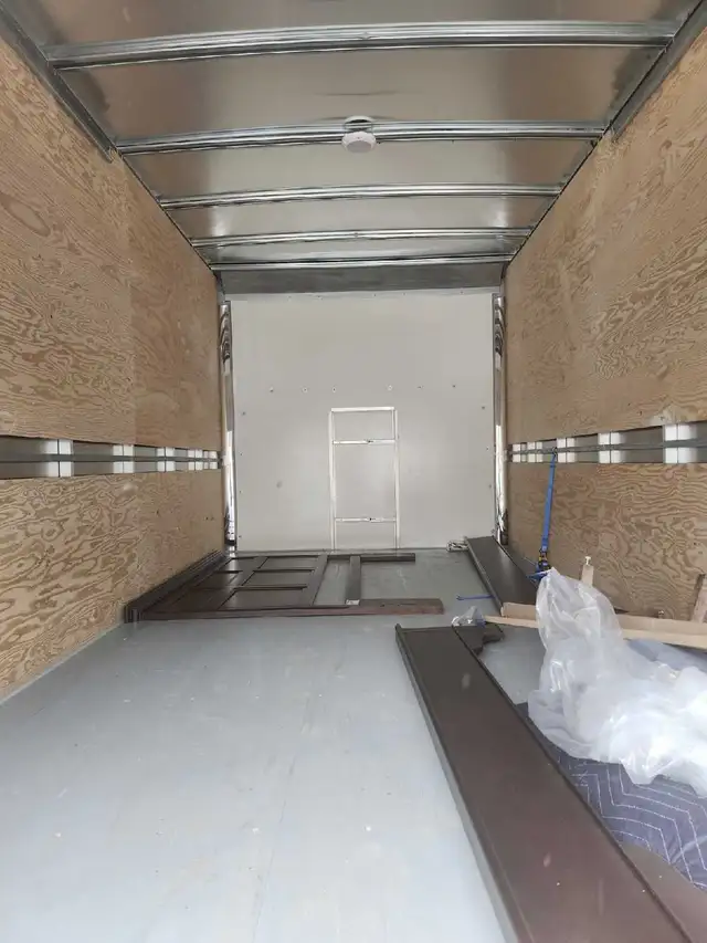 Moving451076828169523201