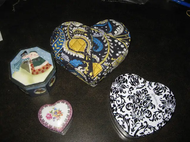 VINTAGE BIJOUX ET COFFRES À BIJOUX - MONTRES in Arts & Collectibles in Laval / North Shore - Image 10