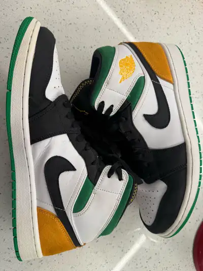 Air Jordan 1 Mid Oakland sz 11