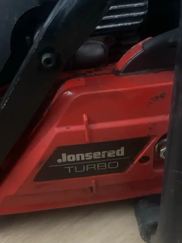 Jonsered Chainsaw in Power Tools in Edmonton - Image 4