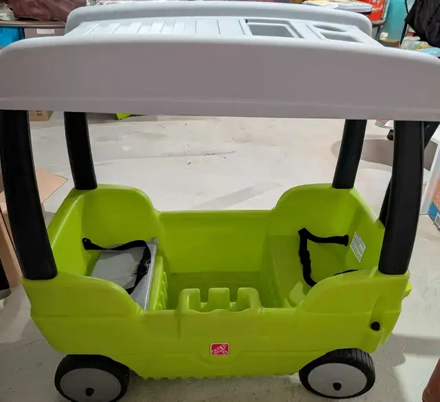 Step2 Green Wagon with Canopy, double seat, storage in Other in Markham / York Region - Image 3
