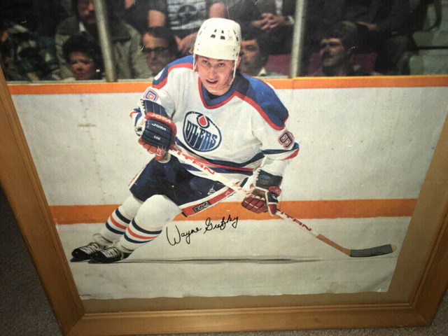 Vintage Wayne Gretzky Promotion Titan Hockey Stick Poster (Rare) in Arts & Collectibles in Saint John - Image 2