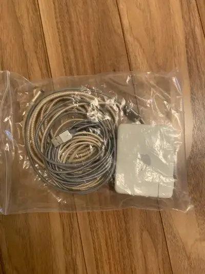 This Apple power adapter comes with two extra-long braided lightning cables, providing a reliable ch...