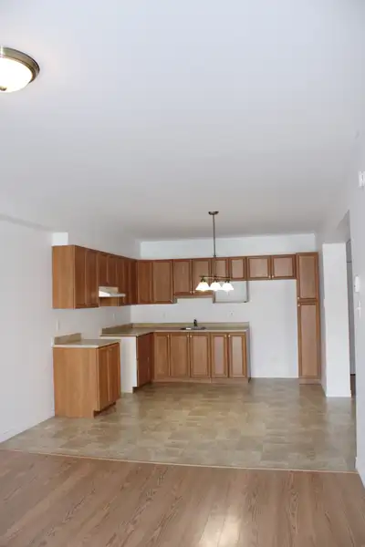 3 ½ disponible pour le 1er août 1805, avenue Marais-Ombragé, Drummondville Inclusions : Hydro inclus...