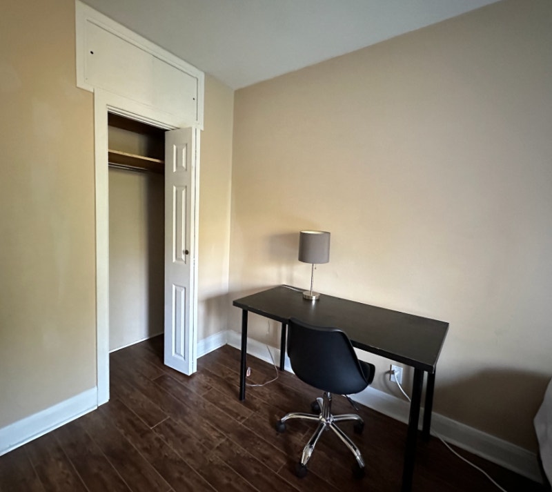 Sandy Hill ROOM READY TO RENT for the school year! Room Rentals
