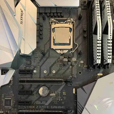 An i7-8700k, ASUS Strix Z370-E gaming motherboard and 16gb of DDR4 3000MHz ram.