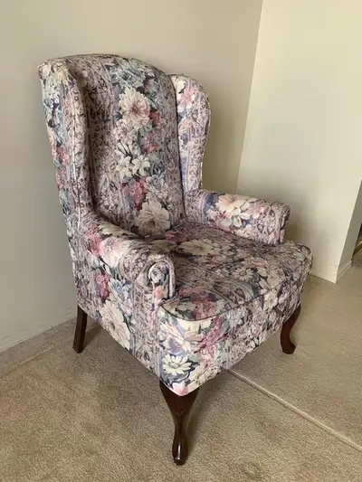 Floral wing back chair. Like new condition.