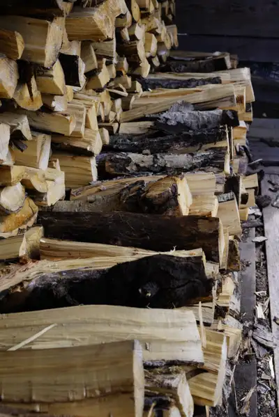 Split Aspen Firewood. Seasoned and ready to burn. Burns hot with hardly any sparks. Fill your pick u...