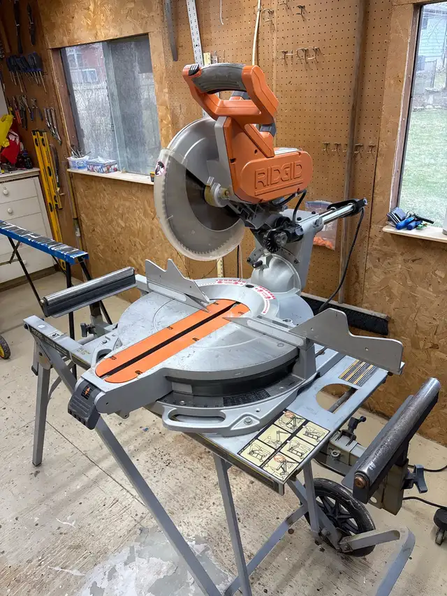 Ridgid Mitre Saw with Stand in Power Tools in Hamilton - Image 2