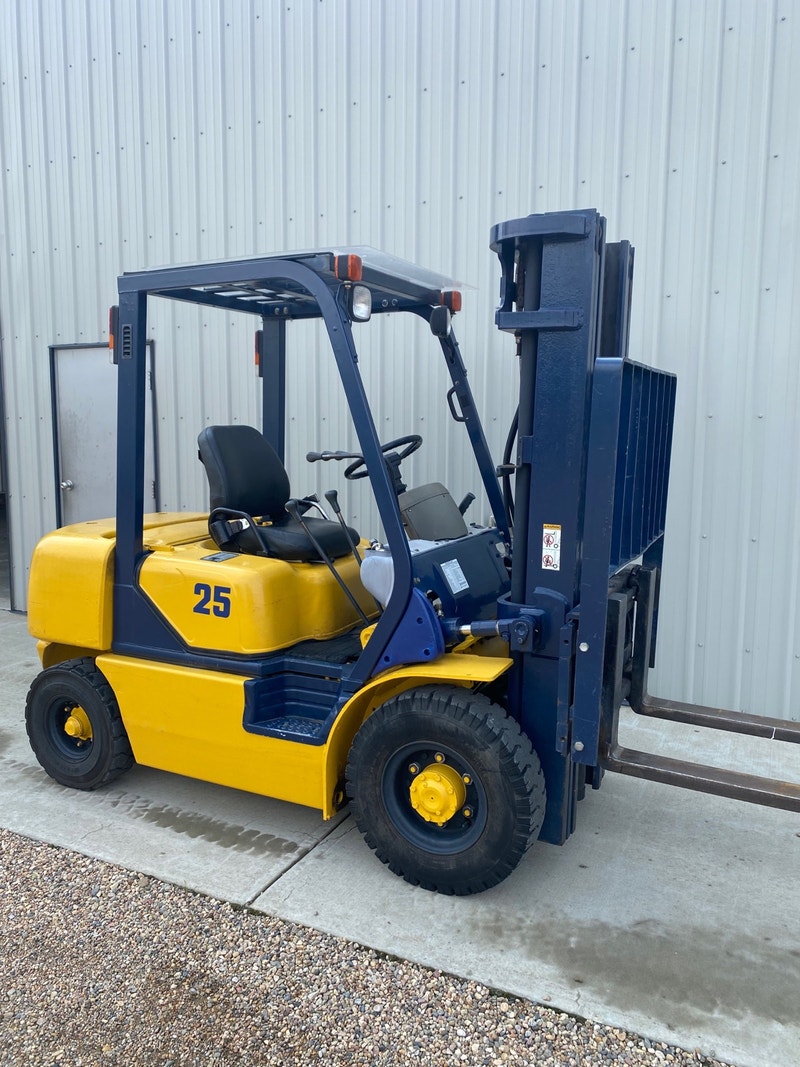 Kamatsu 25 forklift Heavy Equipment Strathcona County Kijiji
