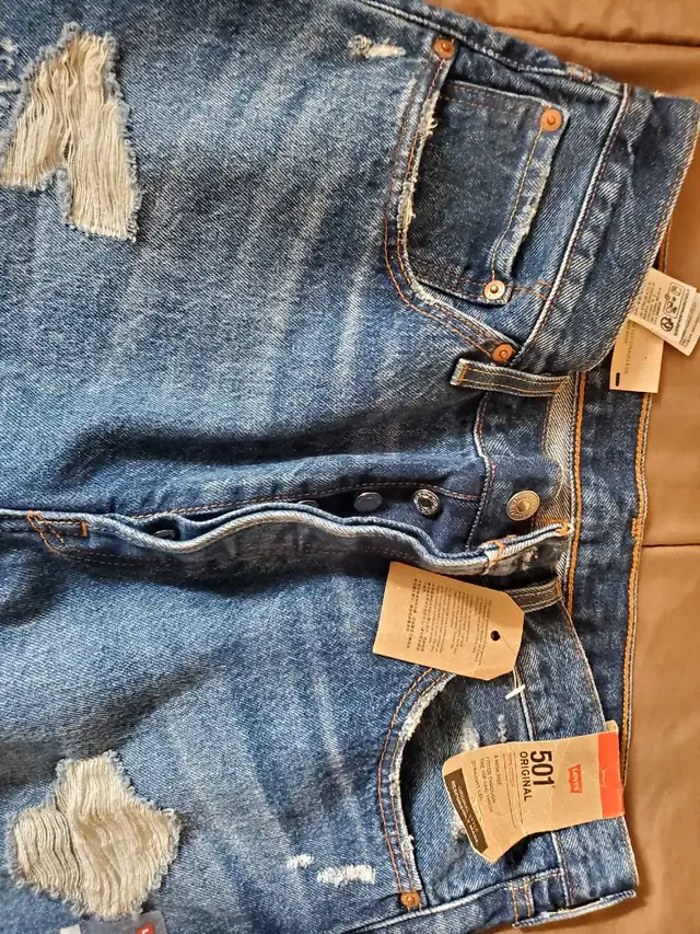 2 women levis jeans in Women's - Bottoms in Mississauga / Peel Region - Image 8