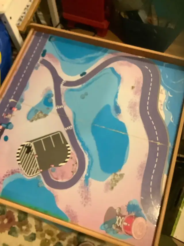 Melissa and Doug Activity Table in Toys & Games in Ottawa - Image 2