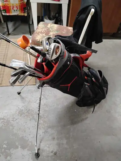 Golf club set. Left handed.  complete new cond., View more