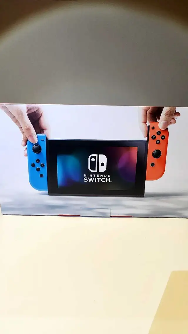 Nintendo Switch Launch Edition in Nintendo Switch in Laval / North Shore - Image 3