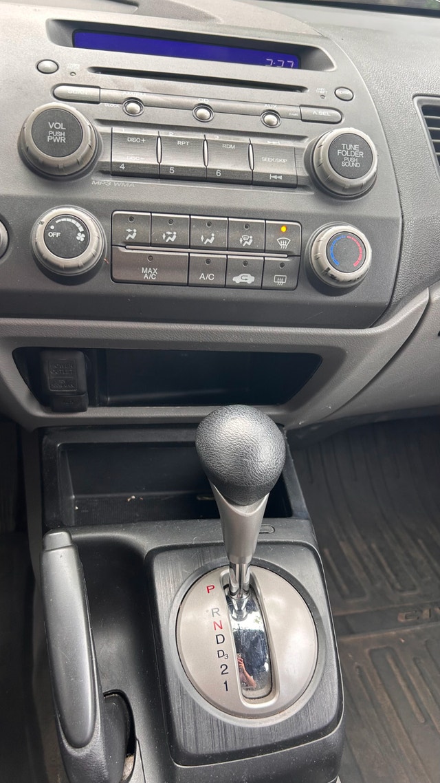 Honda Civic 2010 - Berline 4 portes - Négociable — photo 3