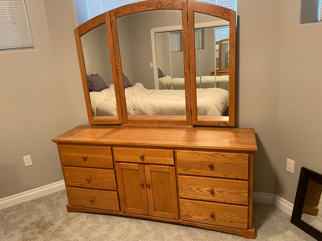 Solid Oak 5 Piece Bedroom Suite in Dressers & Wardrobes in Strathcona County