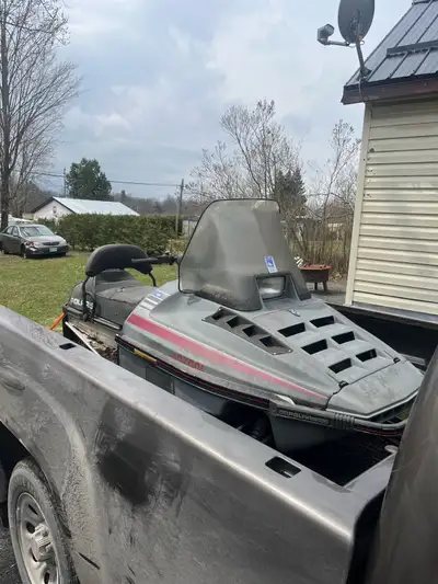 Selling a 1988 Poalris Indy 488 fan cooled sled, best as parts or project since it’s missing a carb,...