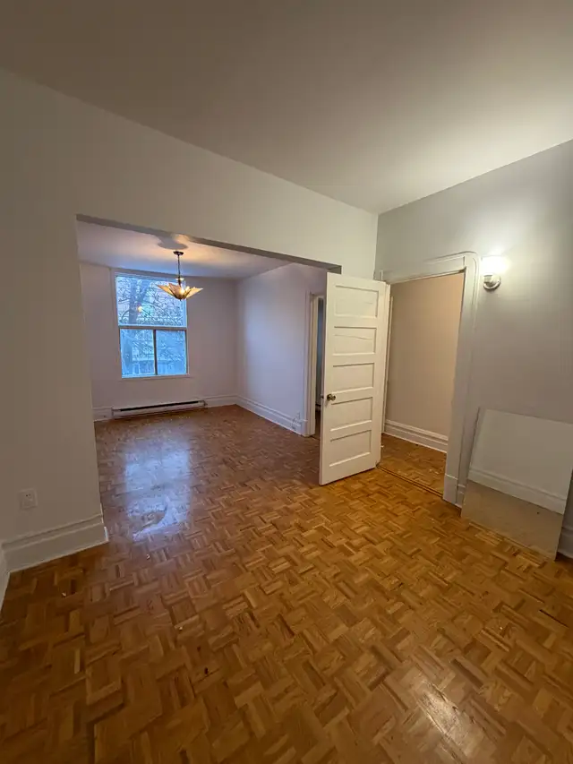 Large & Bright 4½ in Verdun Near Metro