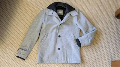 This item is available, located in Sundance SE, call or text 587-776-0544 Gently used, size M
