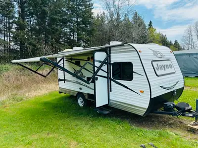 Light weight family camper - 2775 LBS dry - can be towed with van / SUV (don’t need the big pick up...