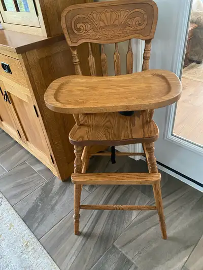 Originally purchased new from Jay’s Furniture in Powassan. Still in excellent condition. Oak high ch...