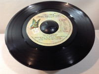 CARLY SIMON (NOBODY DOES IT BETTER) 45 RPM SINGLE