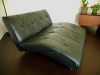 EQ3 MODERNE LOVESEAT