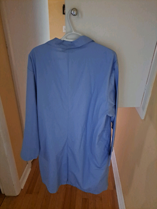 New XL blue lab coat in Multi-item in Moncton - Image 2