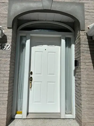 Porte  d'entrée en métal avec  poignée et serrure, View more